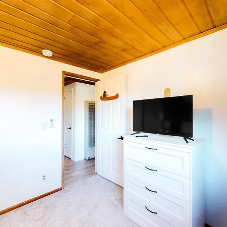 Sugar Pine Log Cabin